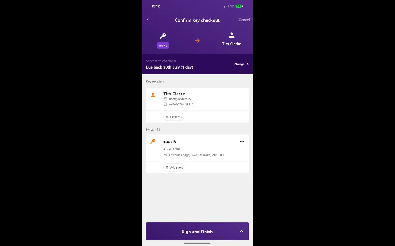 The Confirm key checkout summary showing recipient, key set and return date